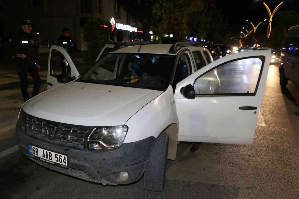 Aksaray'da alkollü araç kullanırken yakalanan pişkin sürücü 'pess' dedirdi