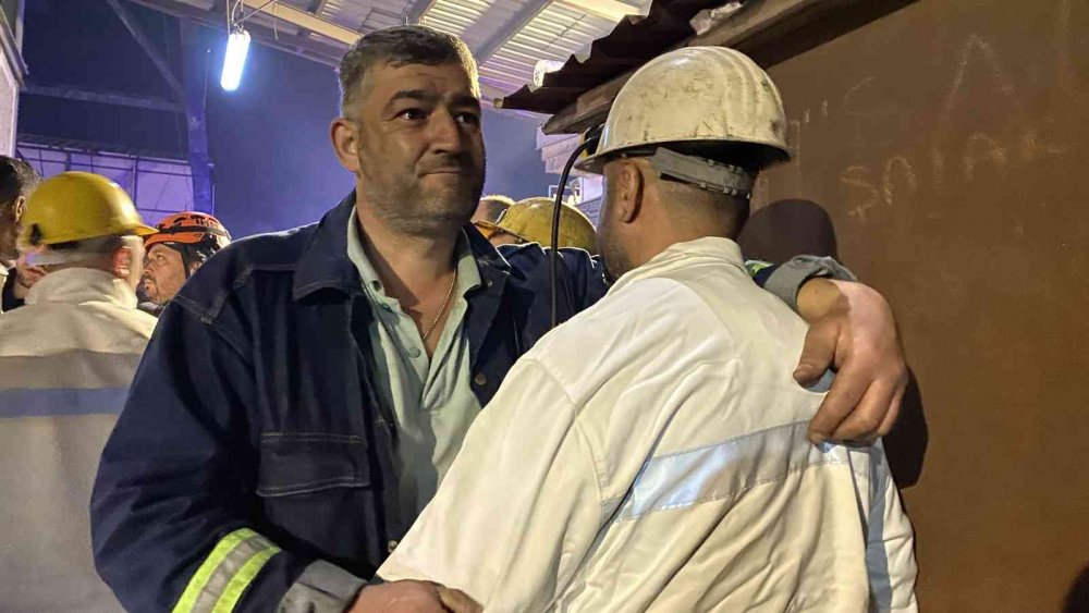 Amasra maden ocağı önünde acı bekleyiş! Mesai arkadaşlarının kurtarılma çalışmalarını böyle izledi
