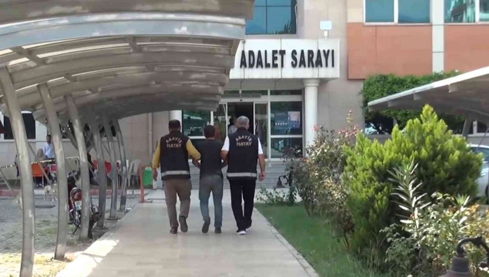 Hatay'da kuyumcu soyan hırsız çaldığı altın ve paralarla yakalandı