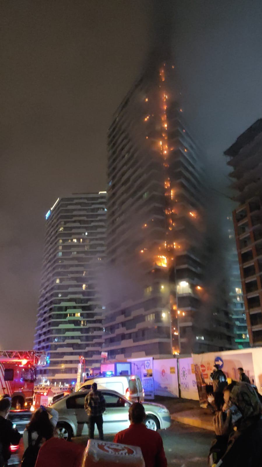 İstanbul'da 24 katlı rezidans yangınında son durum! Böyle görüntülendi