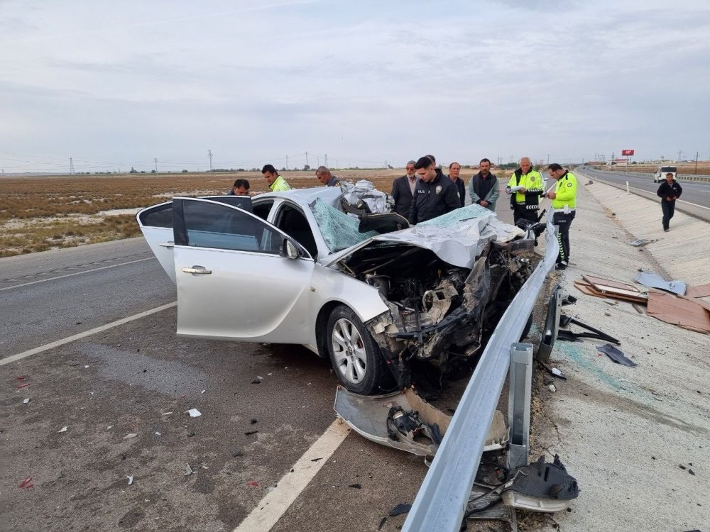 Konya-Aksaray yolunda kamyona çarpan otomobil hurdaya döndü! Ağır yaralıyı böyle kurtarmaya çalıştılar