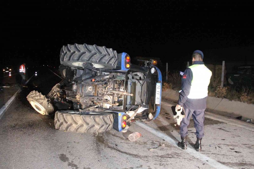Karaman'da feci kaza! Otomobil ağaç yüklü traktörle çarpıştı! 1'i ağır 4 yaralı