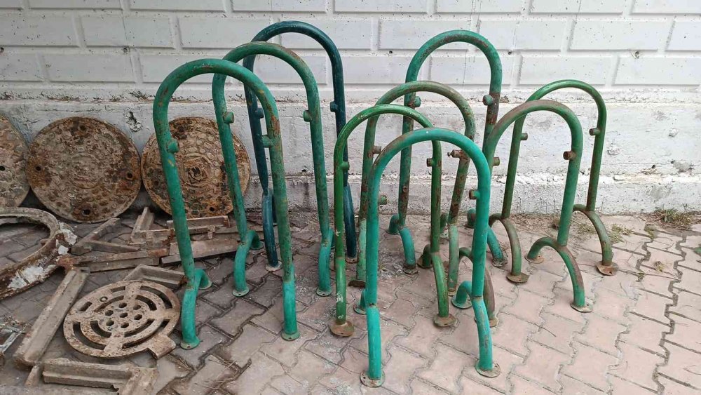 Konya’nda çalınan kamu malı çöp kutusu, mazgal ve rögar kapaklarını satın alan hurdacılar bir kez daha yakalandı