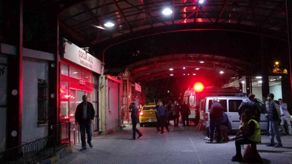 Trafikte yol verme kavgası kanlı bitti! 2’si ağır 4 yaralı