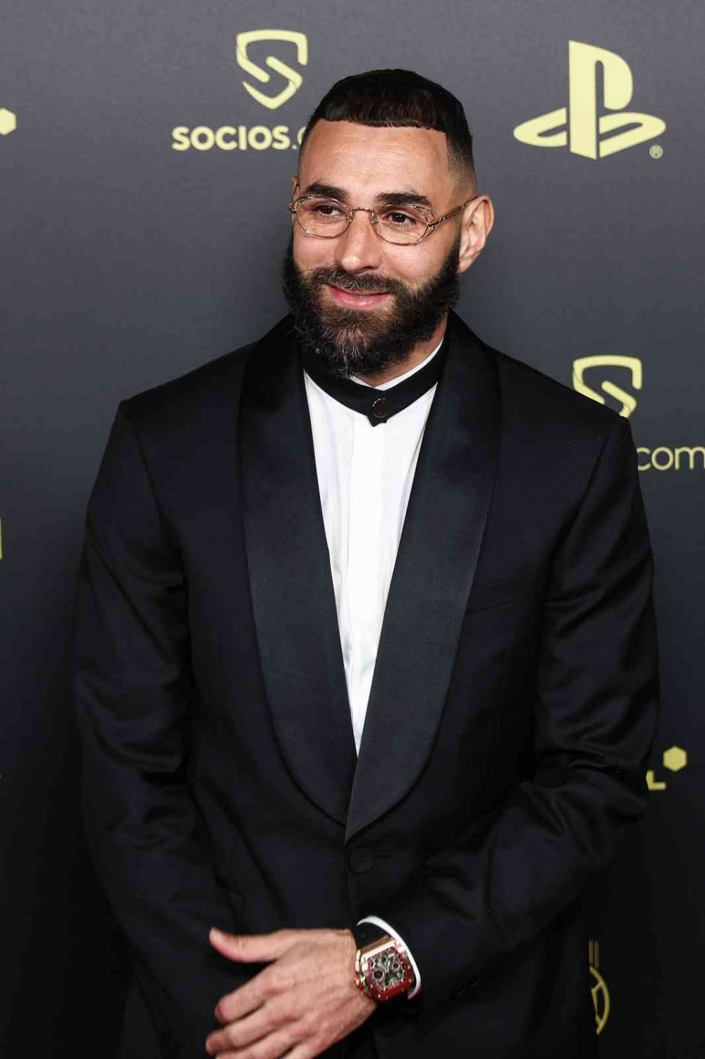2022 Ballon d'Or ödülünün sahibi yılın en iyi oyuncusu Karim Benzema oldu