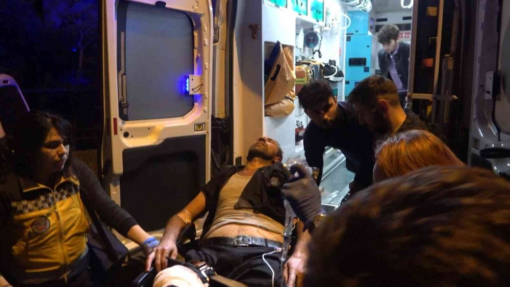 Öğlen tartıştığı şahıslar akşam parkta saldırdı! Baba ve 2 oğlu bıçaklayıp kaçtılar