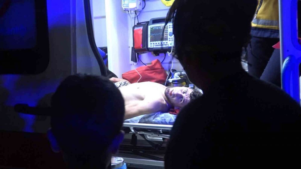 Öğlen tartıştığı şahıslar akşam parkta saldırdı! Baba ve 2 oğlu bıçaklayıp kaçtılar