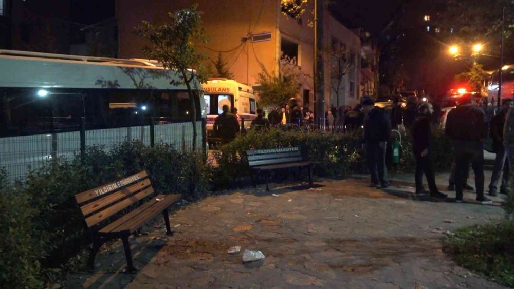 Öğlen tartıştığı şahıslar akşam parkta saldırdı! Baba ve 2 oğlu bıçaklayıp kaçtılar