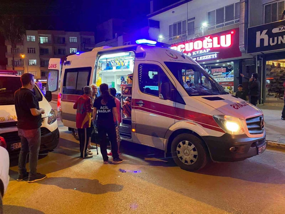 Park etmek isterken restorana daldı! 82 yaşındaki sürücü ortalığı birbirine kattı: 1'i bebek 3 yaralı