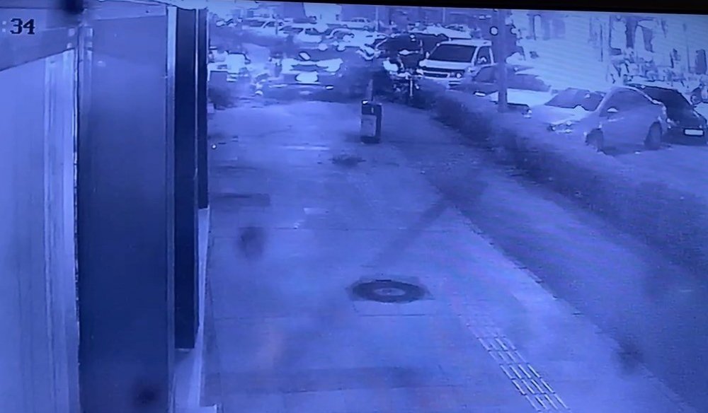 Park etmek isterken restorana daldı! 82 yaşındaki sürücü ortalığı birbirine kattı: 1'i bebek 3 yaralı