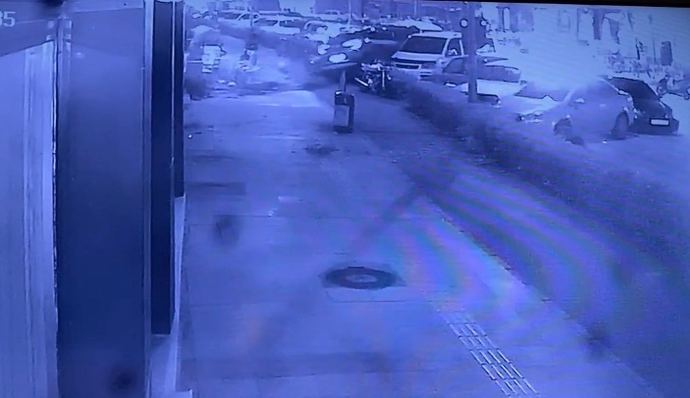 Park etmek isterken restorana daldı! 82 yaşındaki sürücü ortalığı birbirine kattı: 1'i bebek 3 yaralı