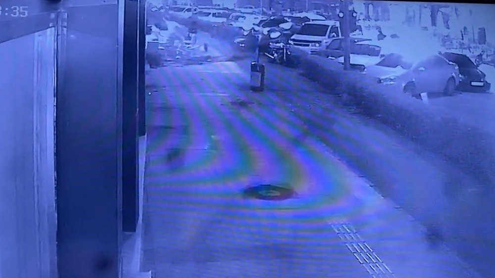 Park etmek isterken restorana daldı! 82 yaşındaki sürücü ortalığı birbirine kattı: 1'i bebek 3 yaralı