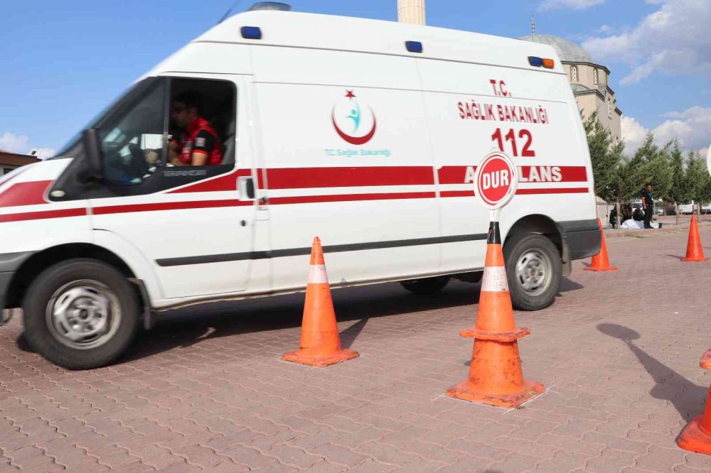 Aksaray’da 112 ekibine Konya İl Sağlık Müdürlüğü ile koordineli ambulans sürüş eğitimi