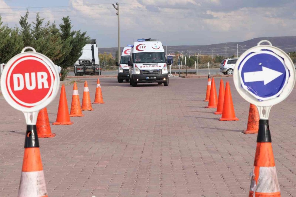 Aksaray’da 112 ekibine Konya İl Sağlık Müdürlüğü ile koordineli ambulans sürüş eğitimi