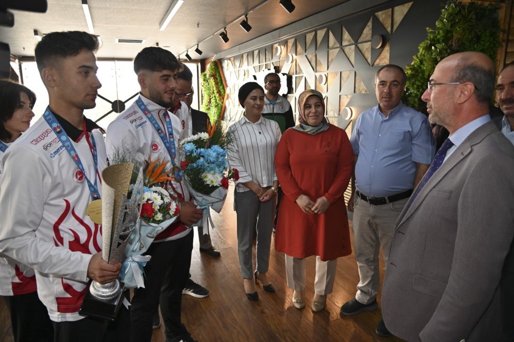 Başkan Pekyatırmacı Selçuklu Belediyespor Kulübü Milli sporcu, antrenör ve aileleriyle buluştu