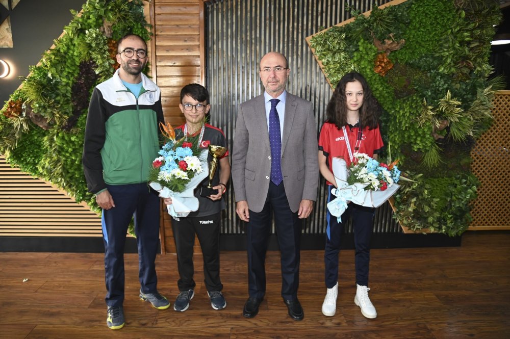 Başkan Pekyatırmacı Selçuklu Belediyespor Kulübü Milli sporcu, antrenör ve aileleriyle buluştu