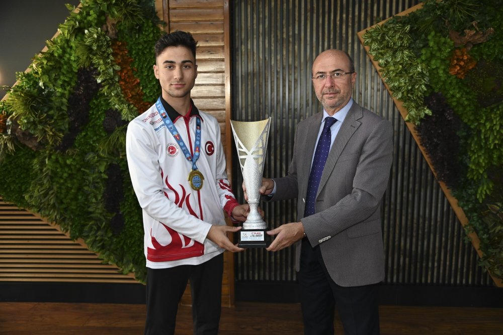 Başkan Pekyatırmacı Selçuklu Belediyespor Kulübü Milli sporcu, antrenör ve aileleriyle buluştu
