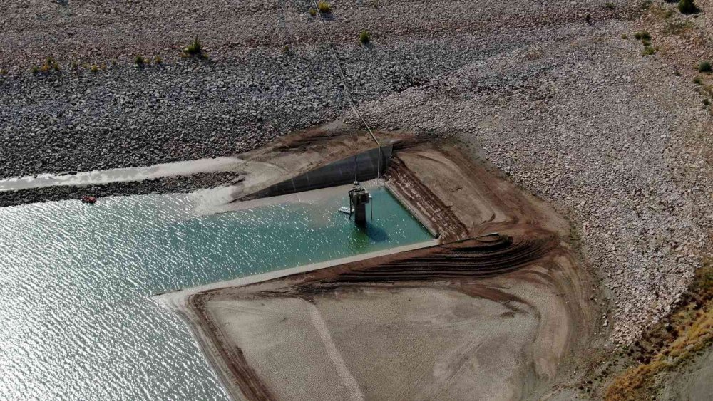 Sivas’ta kuraklık alarmı! İçme suyu kaynağı baraj gölü adeta çöle döndü