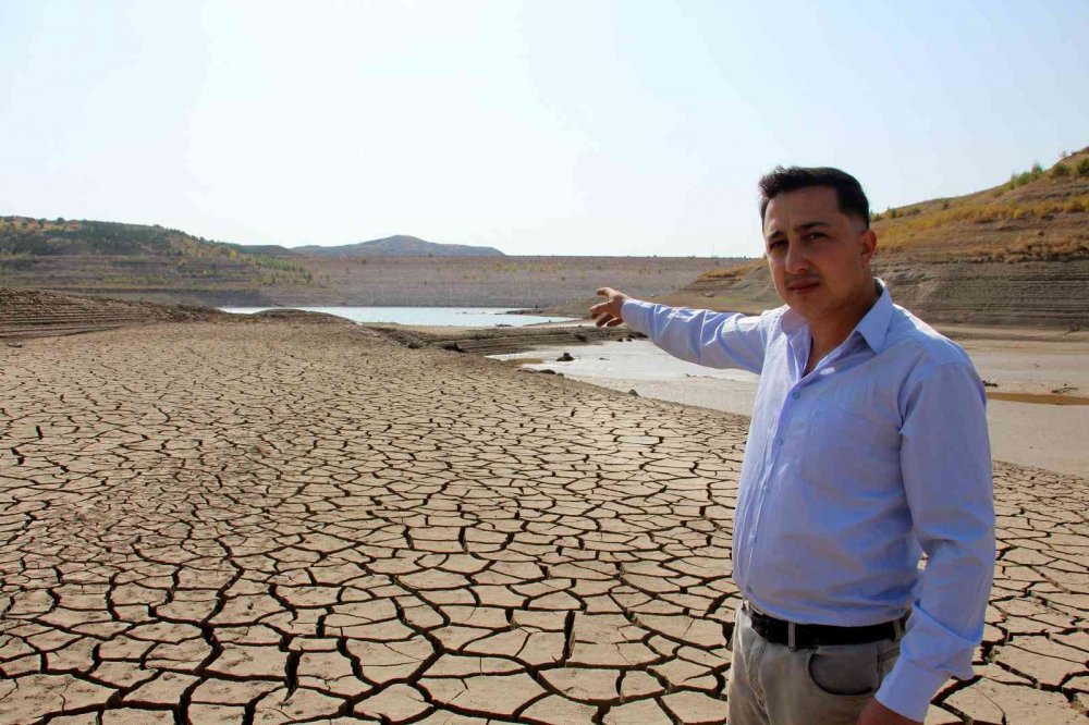 Sivas’ta kuraklık alarmı! İçme suyu kaynağı baraj gölü adeta çöle döndü