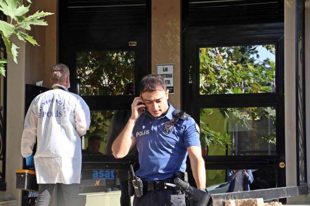 Antalya'da 17 yaşındaki lise öğrencisi öğretmeninin evinde ölü bulundu