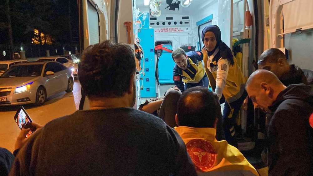 Motosiklet minibüsle kafa kafaya çarpıştı! Ölümden dönen sürücü özçekim yaptı