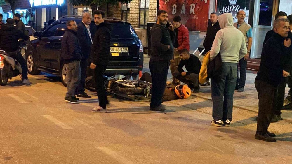 Motosiklet minibüsle kafa kafaya çarpıştı! Ölümden dönen sürücü özçekim yaptı