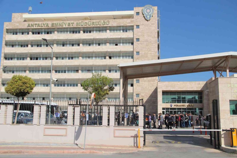 Antalya merkezli Konya dahil 10 ilde düzenlenen FETÖ operasyonunda yeni gelişme! 102 gözaltıdan 1'i direkt serbest