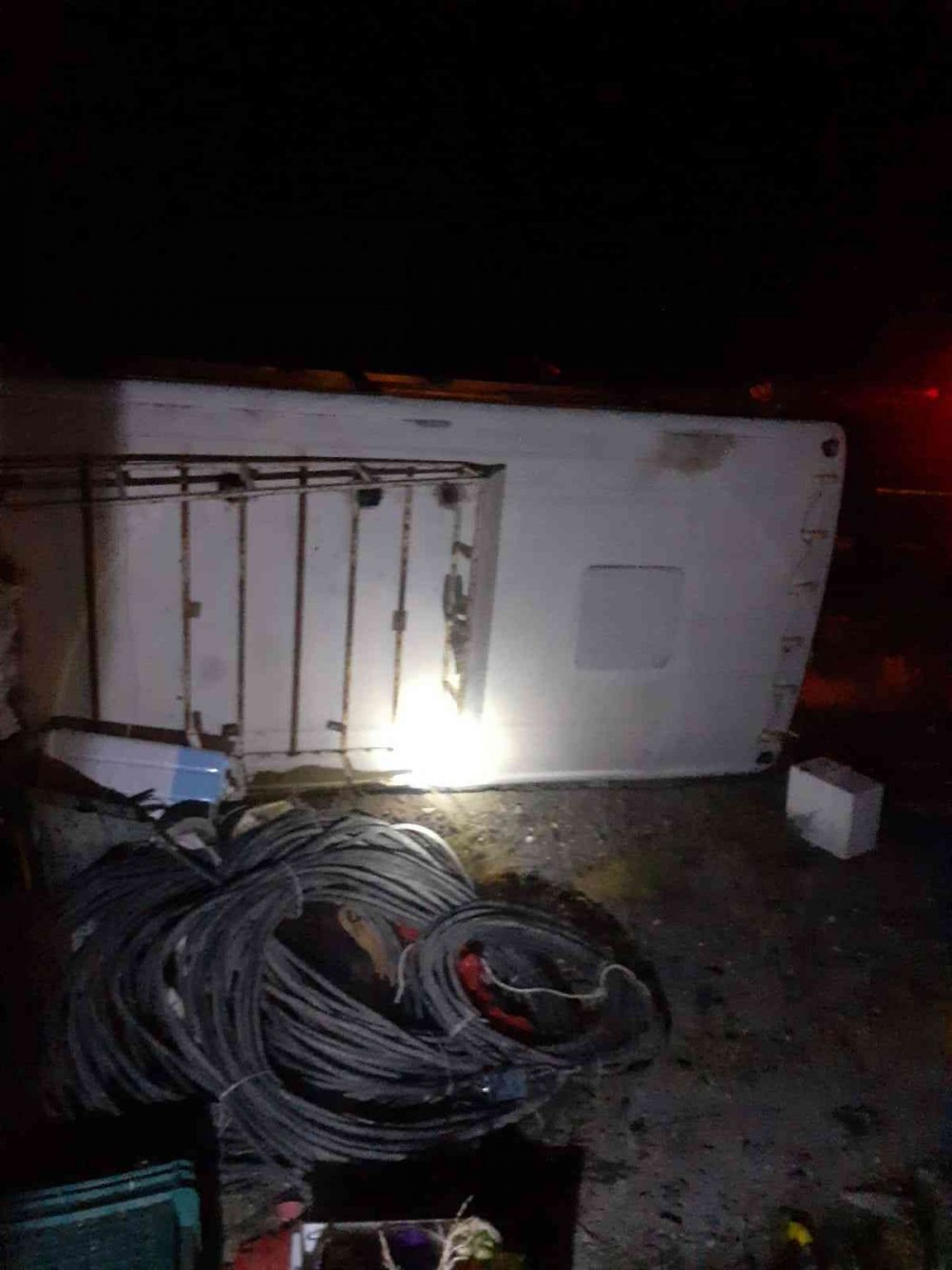 Kırşehir'den Hatay'a giden tarım işçilerini taşıyan minibüs Konya'da devrildi! 3 yaralı