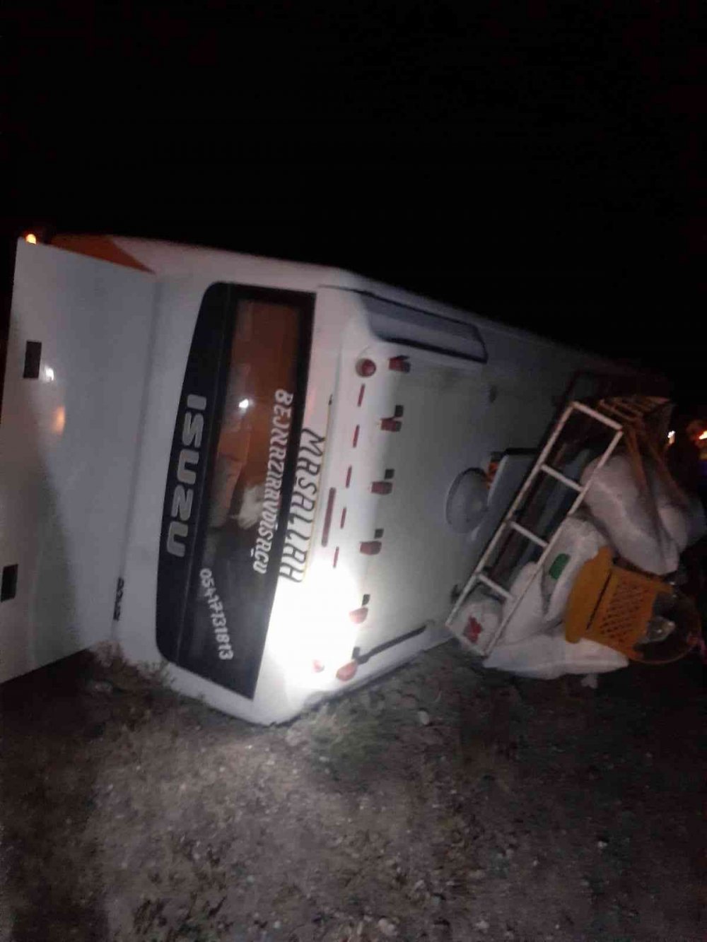 Kırşehir'den Hatay'a giden tarım işçilerini taşıyan minibüs Konya'da devrildi! 3 yaralı