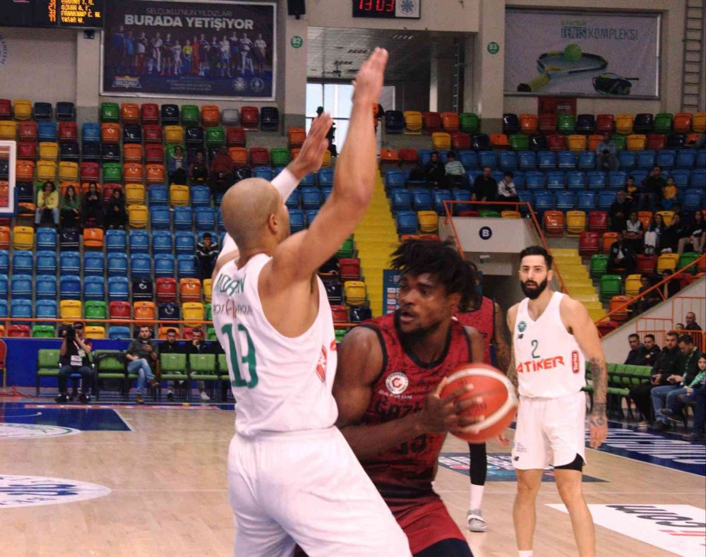 AYOS Konyaspor Basketbol'dan galibiyet pozu! Gaziantep'i 78 - 76 mağlup etti