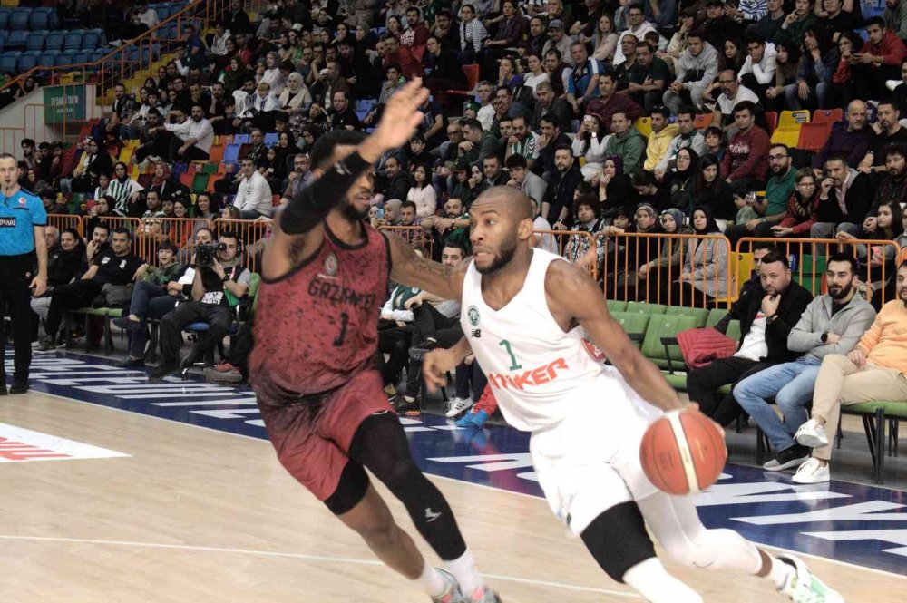 AYOS Konyaspor Basketbol'dan galibiyet pozu! Gaziantep'i 78 - 76 mağlup etti
