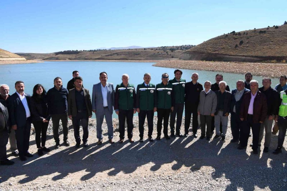 Karaman Valisi Akkoyun 4 bin dekar tarım arazisine can suyu olacak Taşkale Göleti'nin vanasını açtı