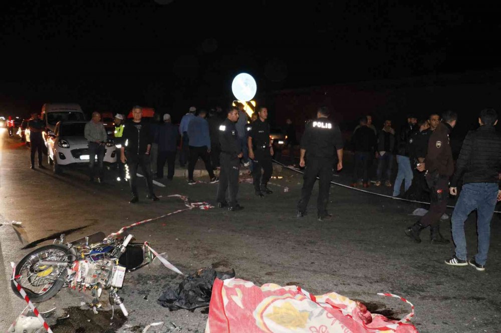 Adana’da kamyonla çarpışan motosiklet sürücüsü olay yerinde can verdi! 1 ağır yaralı