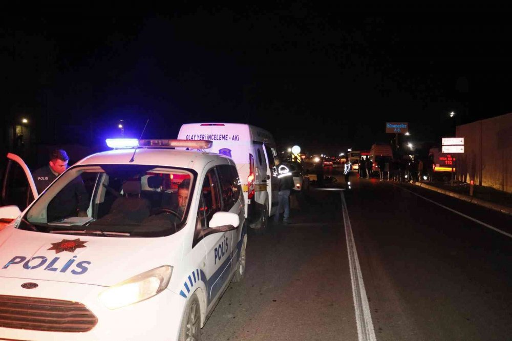 Adana’da kamyonla çarpışan motosiklet sürücüsü olay yerinde can verdi! 1 ağır yaralı