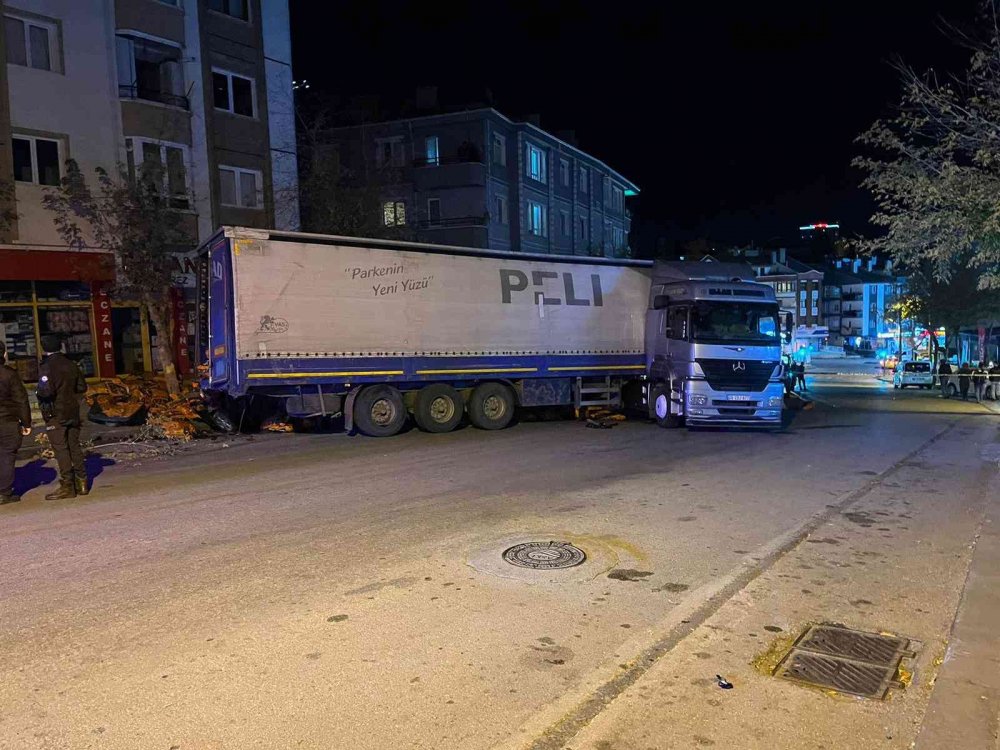 Ankara’da freni boşalan kömür yüklü TIR dehşeti! 3 araca çarptı