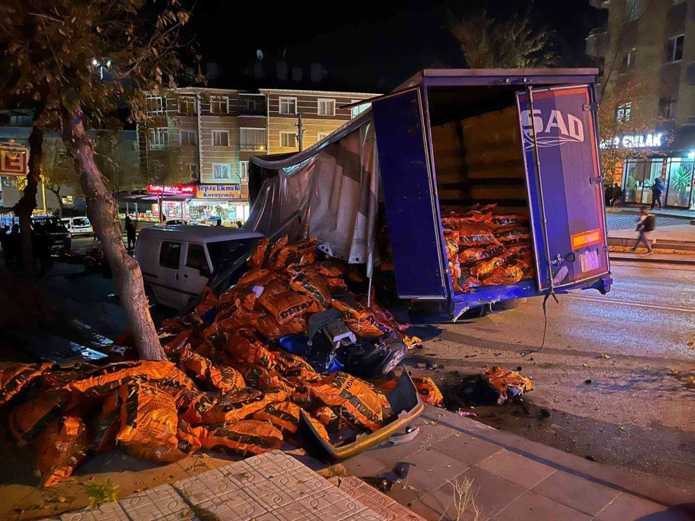 Ankara’da freni boşalan kömür yüklü TIR dehşeti! 3 araca çarptı