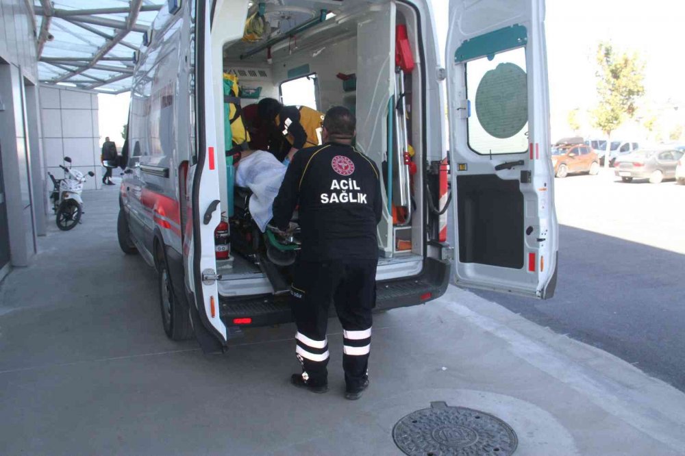 Konya'da altyapı çalışmasında göçük! Toprak altında sıkışan işçi yaralandı