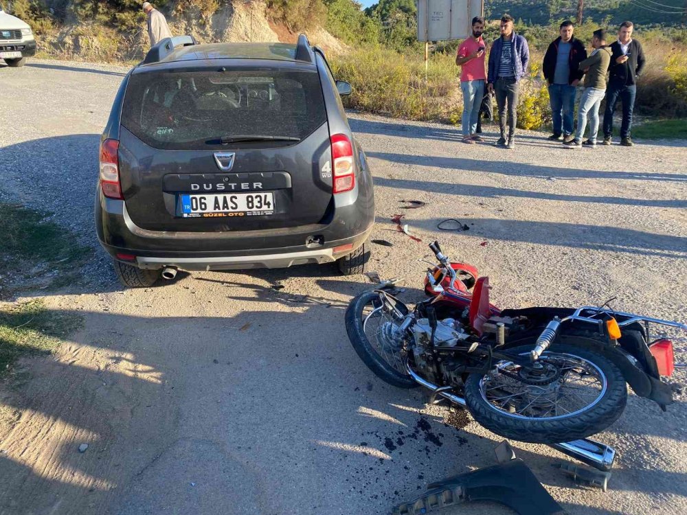Manavgat'ta motosiklet otomobile çarptı! Burak Duman ağır yaralı