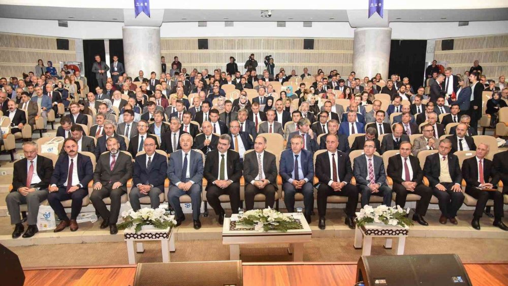 Konya'da iki önemli eğitim projesi! 'Bizim Okulumuz' ve 'Başarmaya Hazırım' tanıtıldı