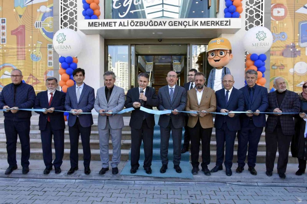 Konya'nın yeni nesil KOP Öğrenme Merkezi Meram Mehmet Ali Özbuğday Gençlik Merkezinde açıldı