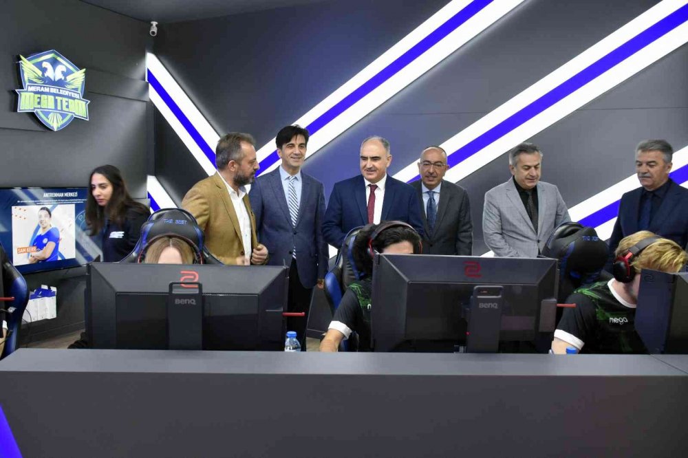 Konya'nın yeni nesil KOP Öğrenme Merkezi Meram Mehmet Ali Özbuğday Gençlik Merkezinde açıldı