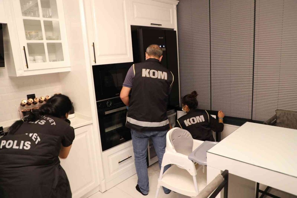 Mersin'de suç çetesine özel harekat destekli gece operasyonu! Çatışma anı güvenlik kameralarında