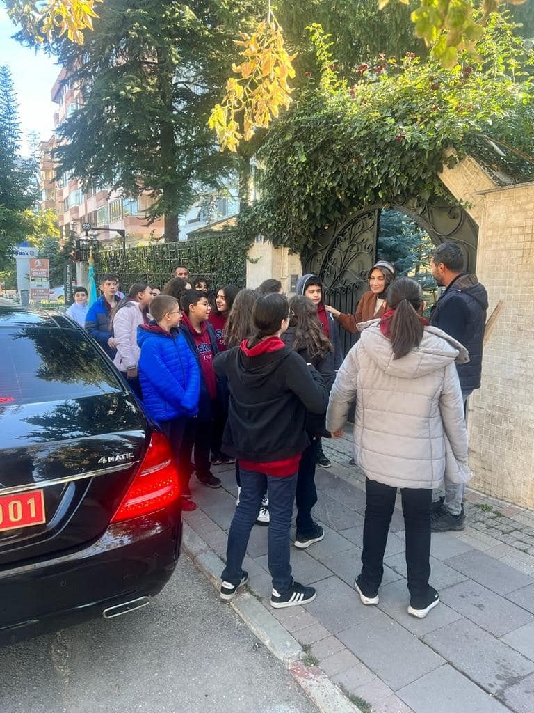 Vali Yiğitbaşı’nı mesaiye öğrenciler uğurladı