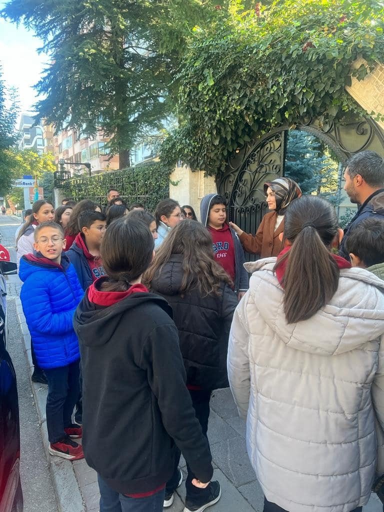 Vali Yiğitbaşı’nı mesaiye öğrenciler uğurladı