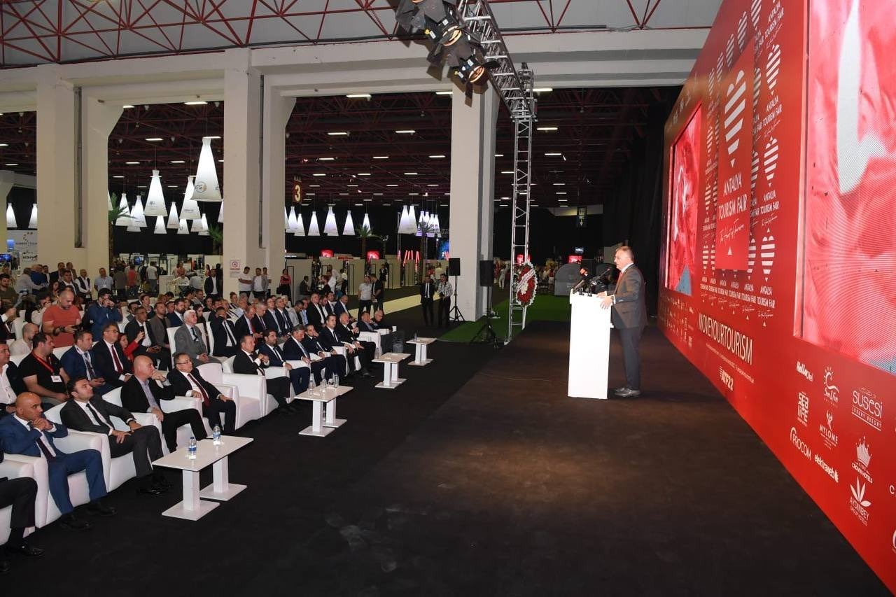 Hava yoluyla gelen turist sayısı 12 milyon 545 bin oldu, yıl sonu hedefi 13 milyon