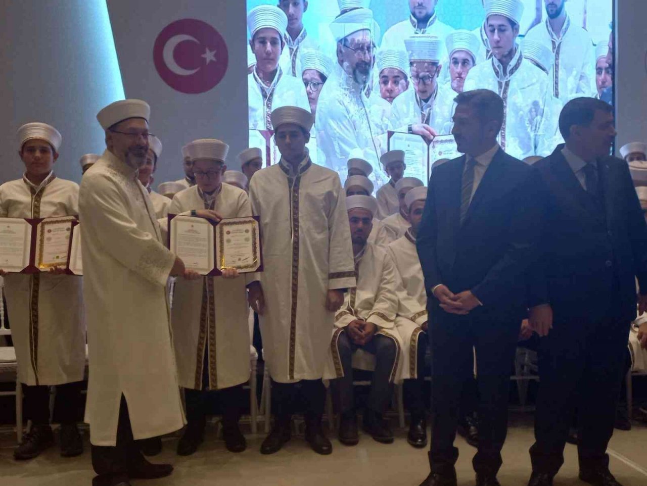 Diyanet İşleri Başkanı Erbaş: “Sizin vazifeniz Kur’an-ı, hayat rehberi olduğunu bütün insanlığa tanıtmak”