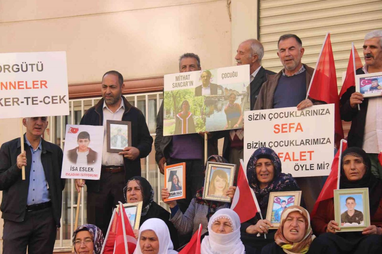 Aileler çağrıda bulunuyor, anneler evlat nöbetine katılmaya devam ediyor