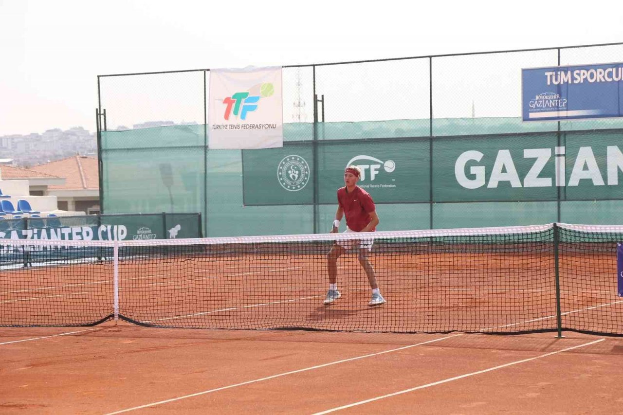 Uluslararası Gaziantep Cup tenis turnuvasında heyecan sürüyor