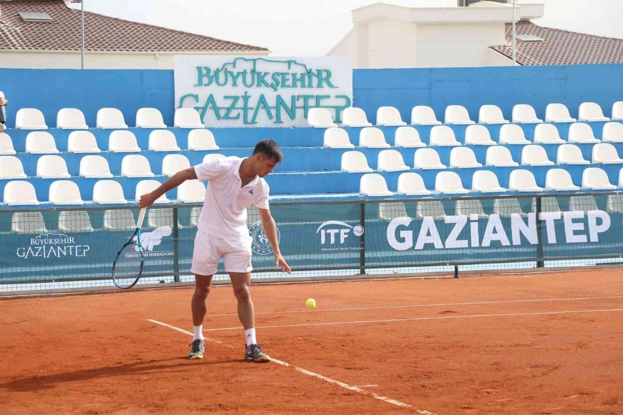 Uluslararası Gaziantep Cup tenis turnuvasında heyecan sürüyor
