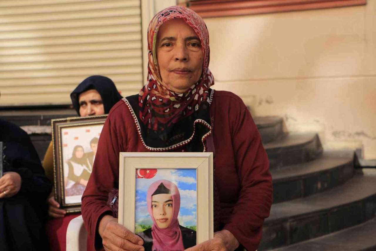 Evlat hasreti çeken aileler, bin 150 gündür çocuklarının yolunu gözlüyor